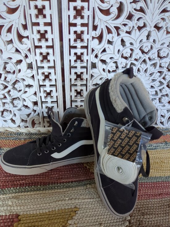 Vans Shoes - Size 10 👟👟👟 Women Vans Chocolate Suede High Top